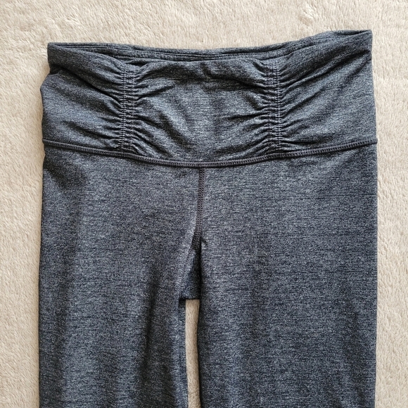Lululemon cropped low rise leggings size 2​ - Picture 2 of 12
